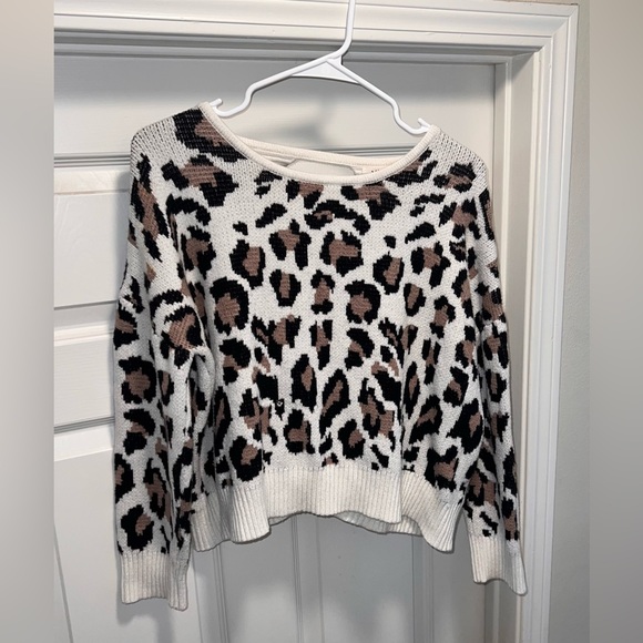 Miracle Plaza Party Leopard Cheetah Ivory Open Back Crew Neck Sweater! Size M/L. - Picture 4 of 15
